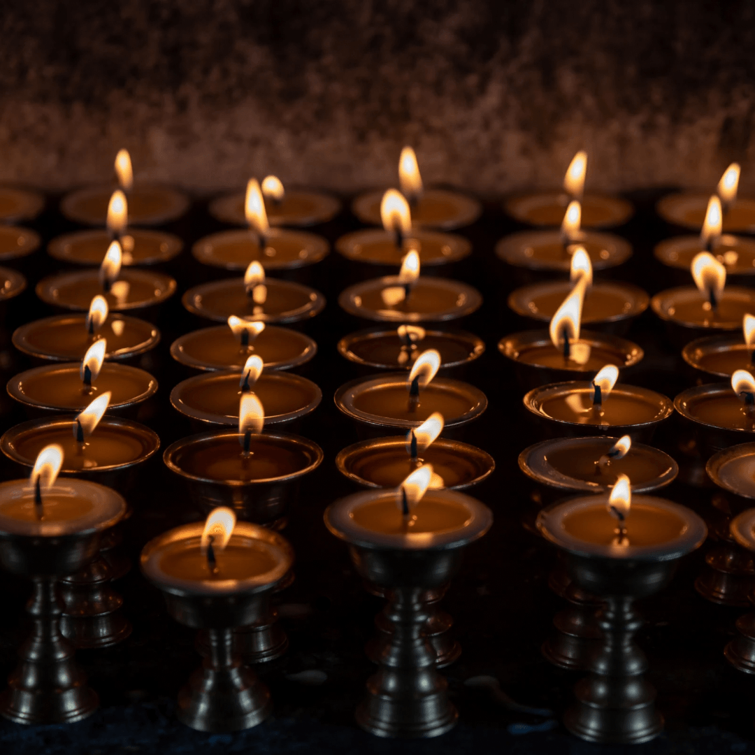 Choosing the Right Wick for Your Candle: A Guide to Perfect Burns and Fragrance - Vibe & Glo Candle Studio